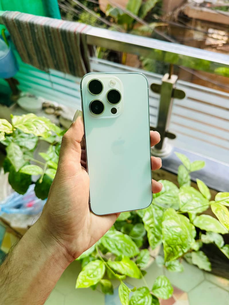 Apple iPhone 14 Pro 0