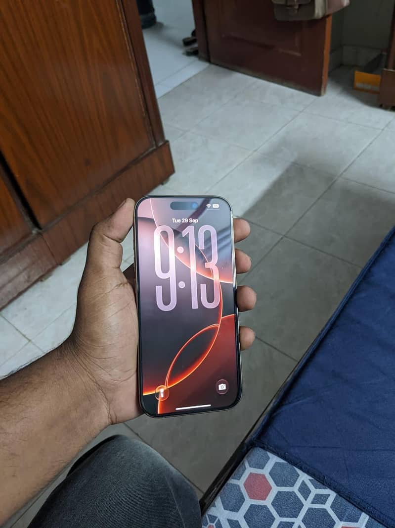 Apple iPhone 16 Pro 0