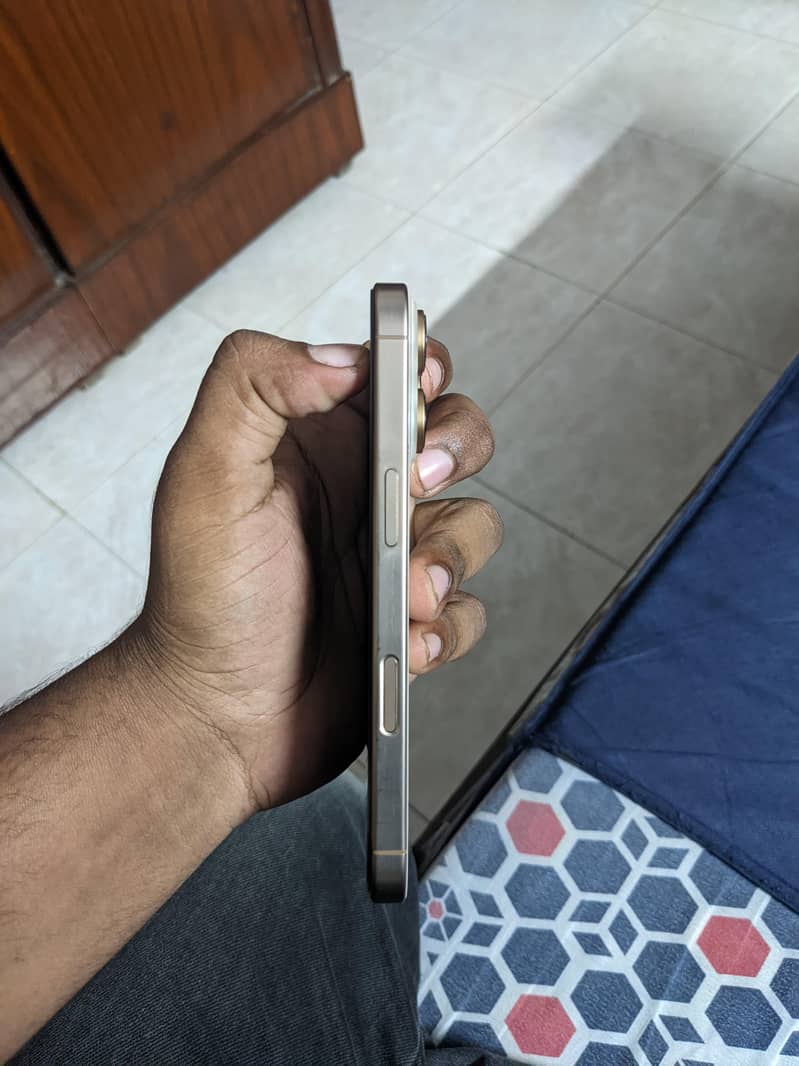 Apple iPhone 16 Pro 1