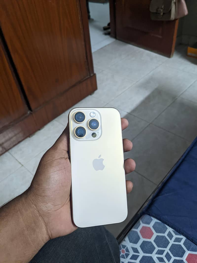 Apple iPhone 16 Pro 3