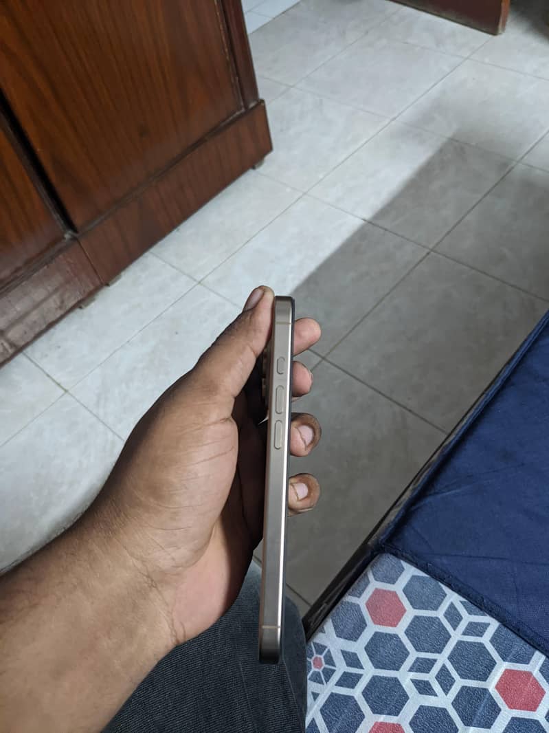 Apple iPhone 16 Pro 5