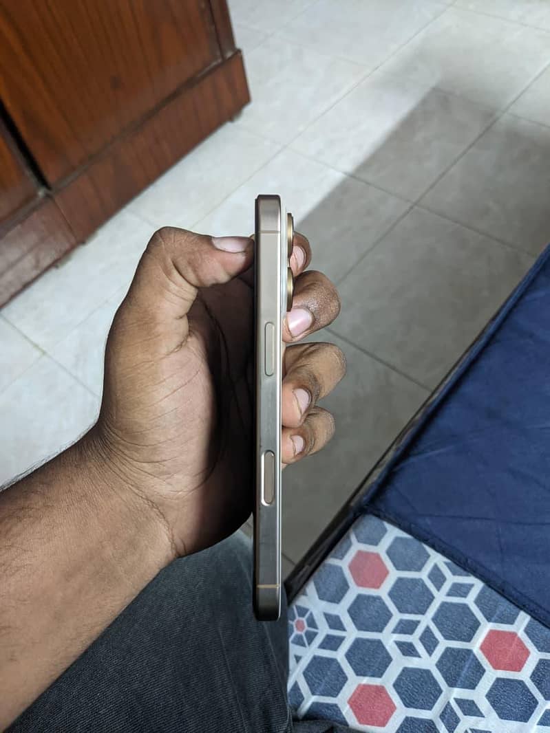 Apple iPhone 16 Pro 7
