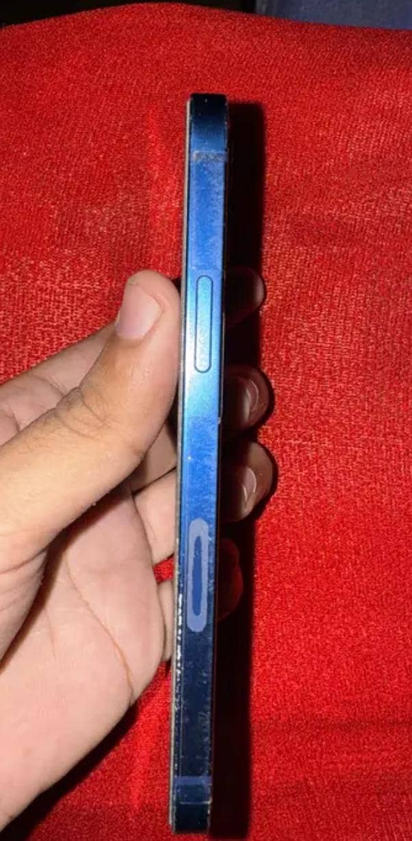 Apple iPhone 12 4