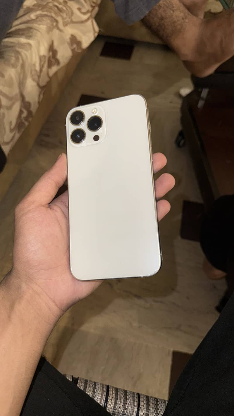 Apple iPhone 16 Pro Max 0