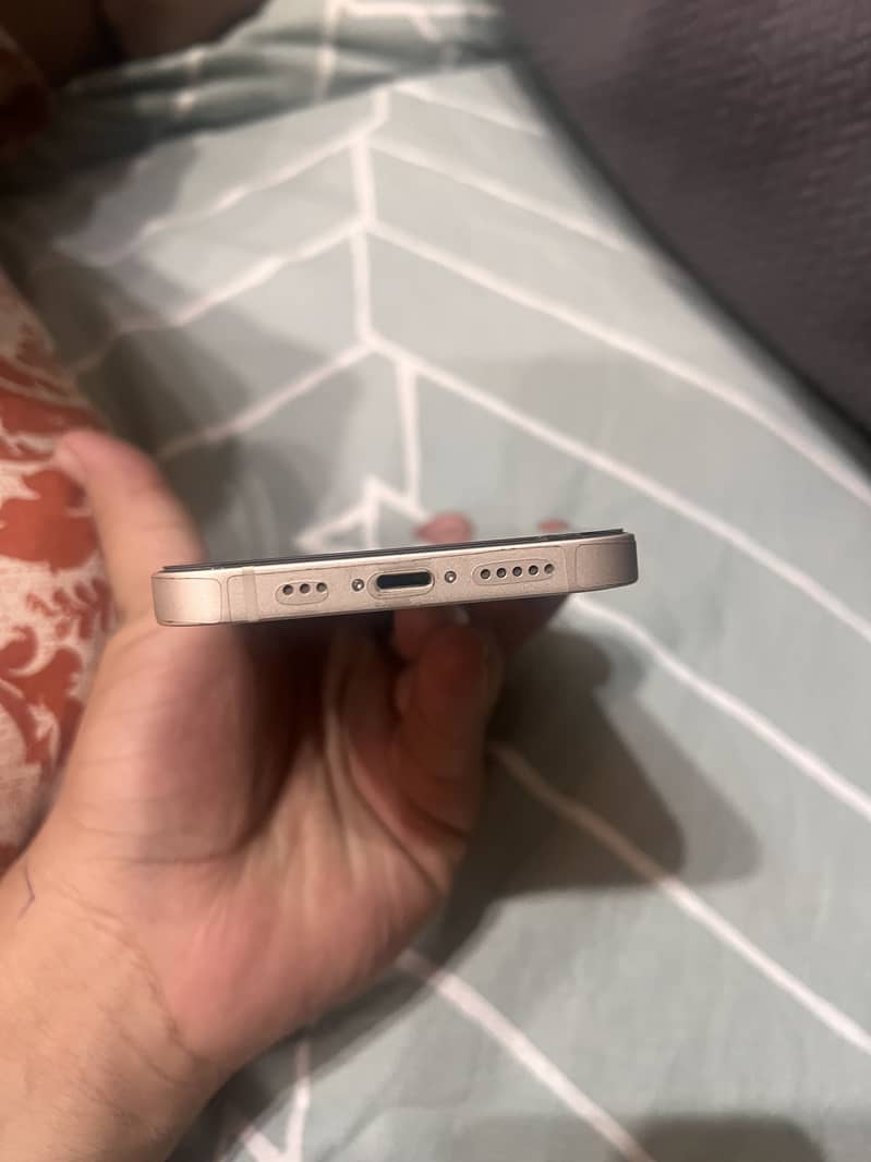 Apple iPhone 13 2