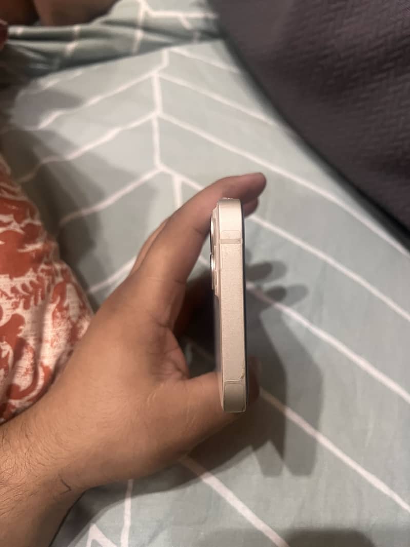 Apple iPhone 13 5