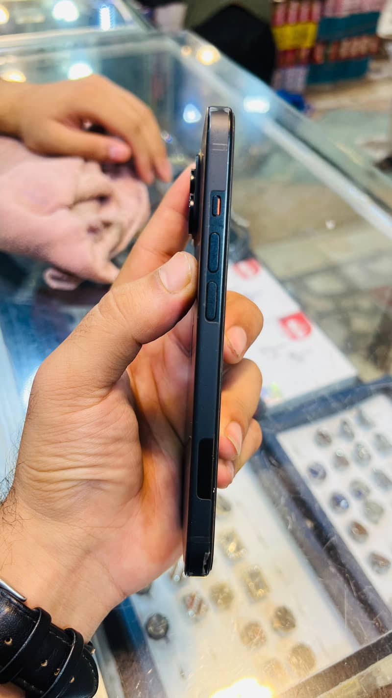 Apple iPhone 15 2