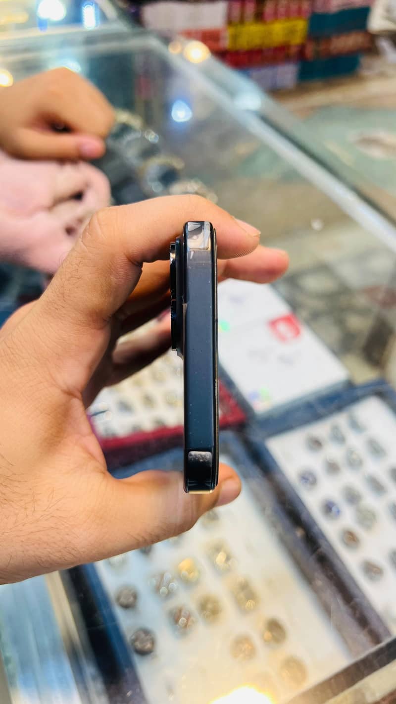 Apple iPhone 15 3