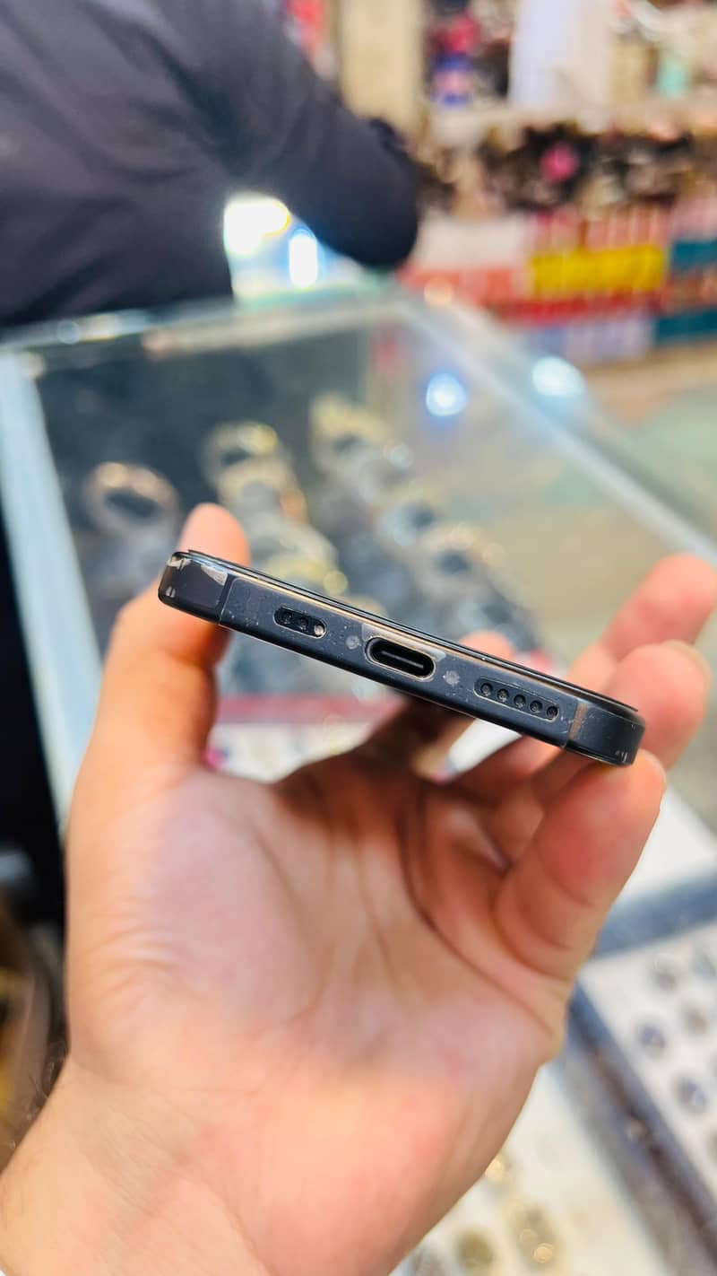 Apple iPhone 15 4