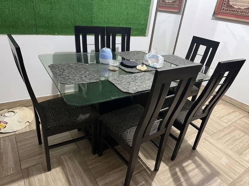Dining Table With 6 chairs 0