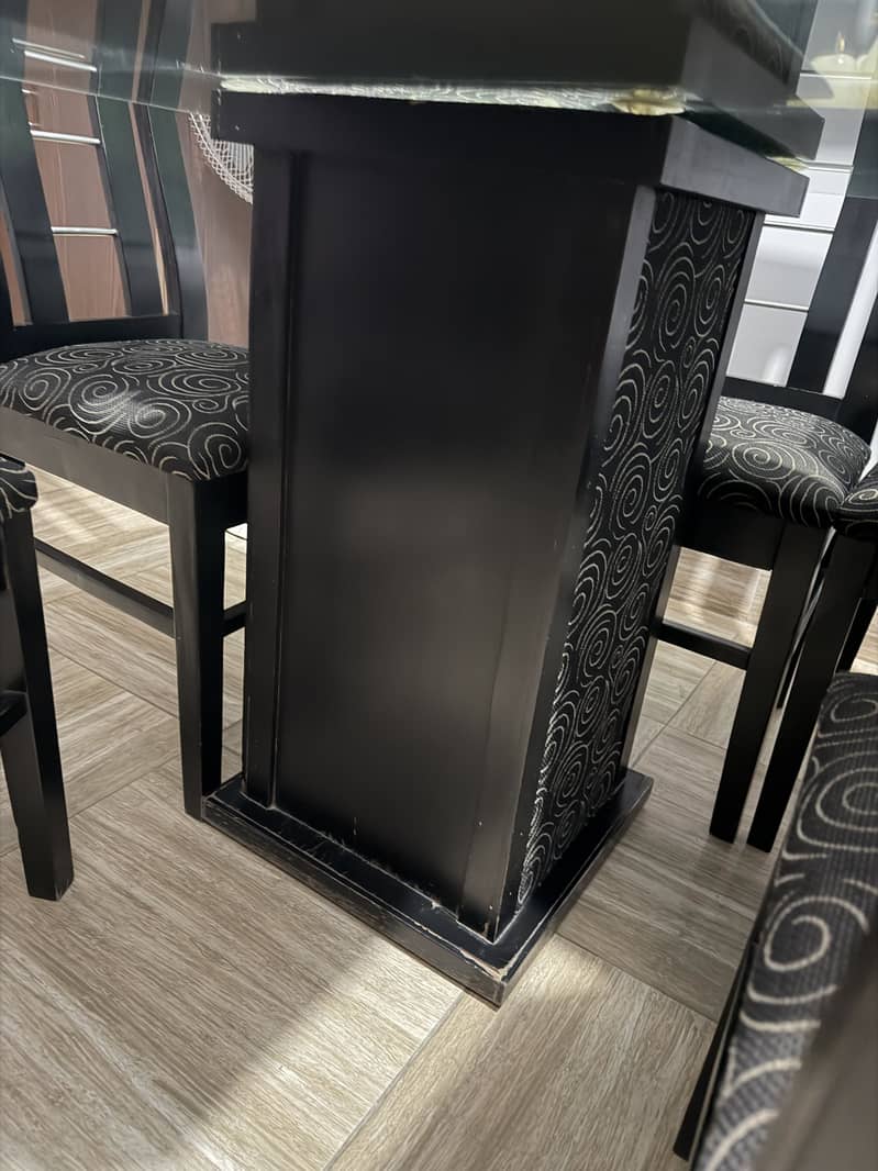 Dining Table With 6 chairs 1
