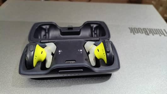100% Original Bose Sound Sports Wireless Earbuds. 9.5/10