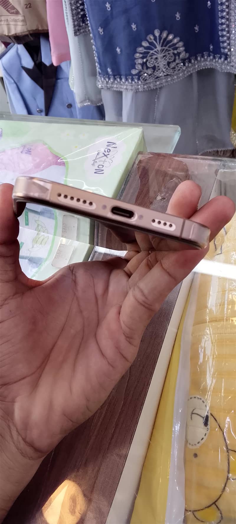 Apple iPhone 16 Pro Max 4