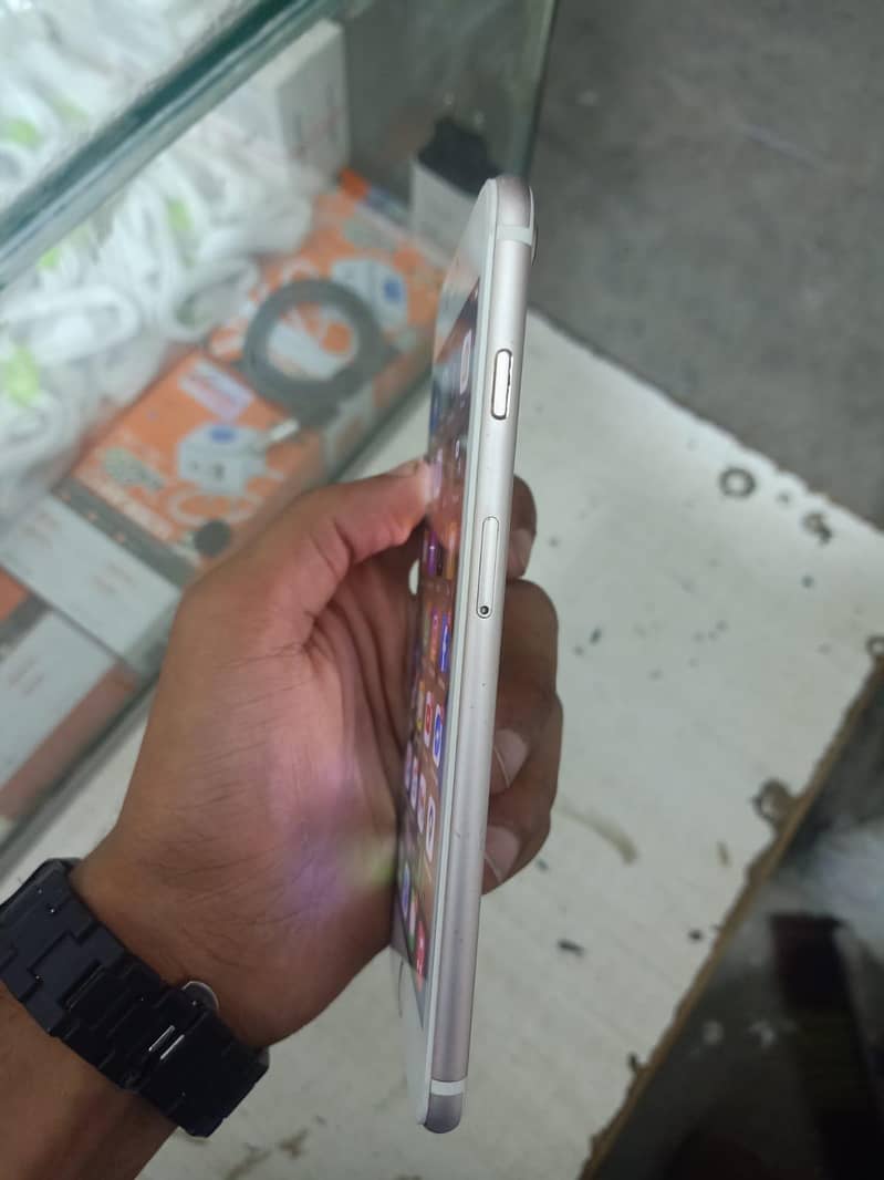 Apple iPhone 7 Plus 2