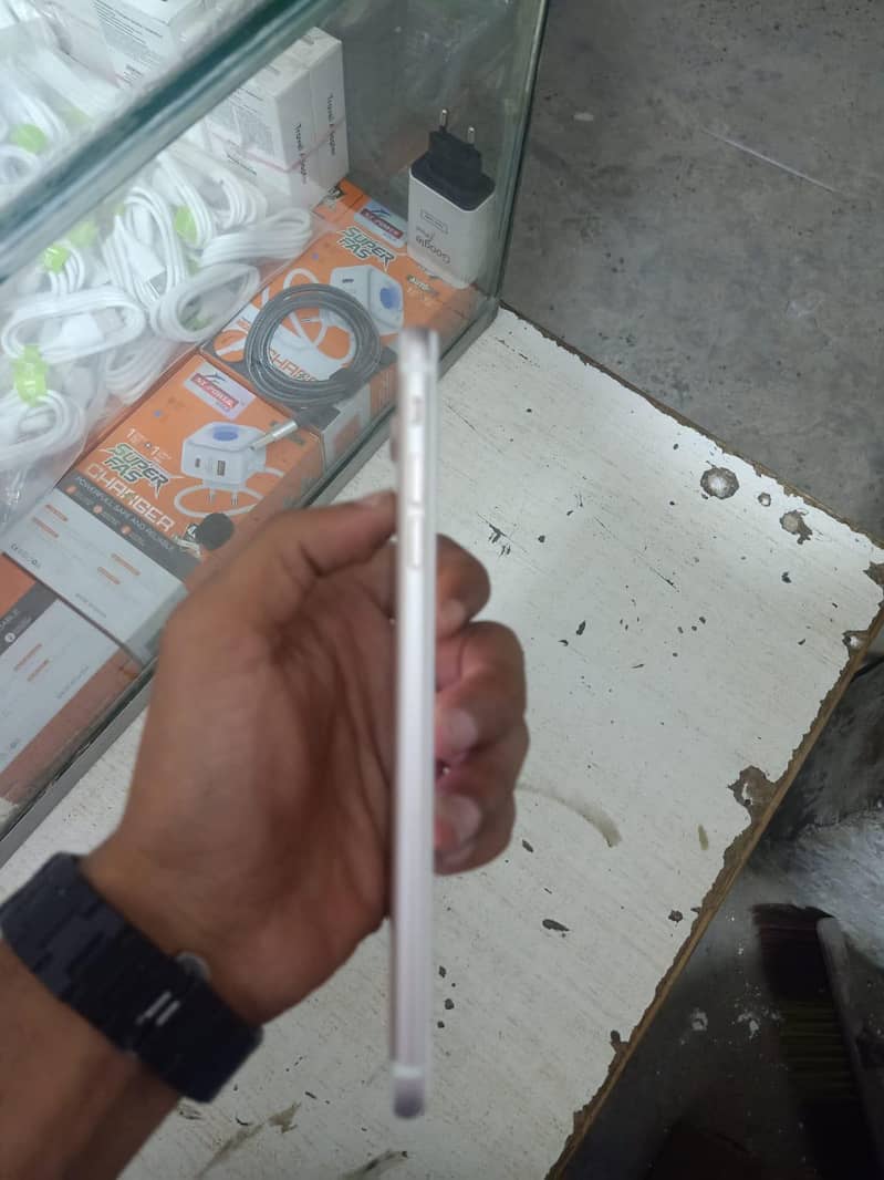 Apple iPhone 7 Plus 4
