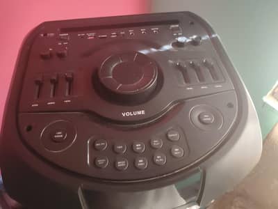 audionic 5555 mehfil spaker good condition 10/10 for selll