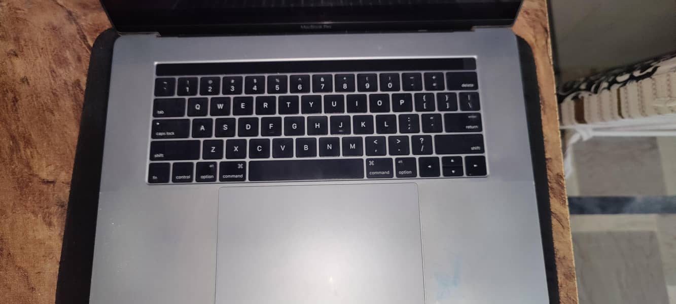 Mac book Pro 2016 model 1