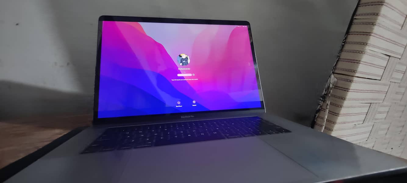 Mac book Pro 2016 model 3