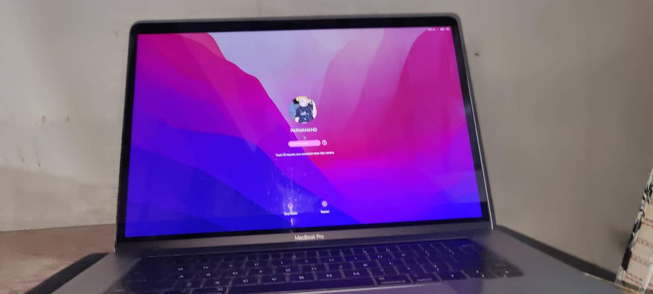 Mac book Pro 2016 model 4