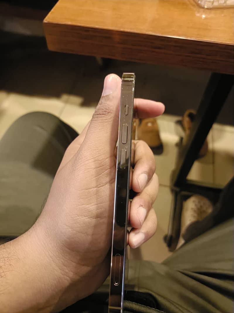 Apple iPhone 12 Pro 2