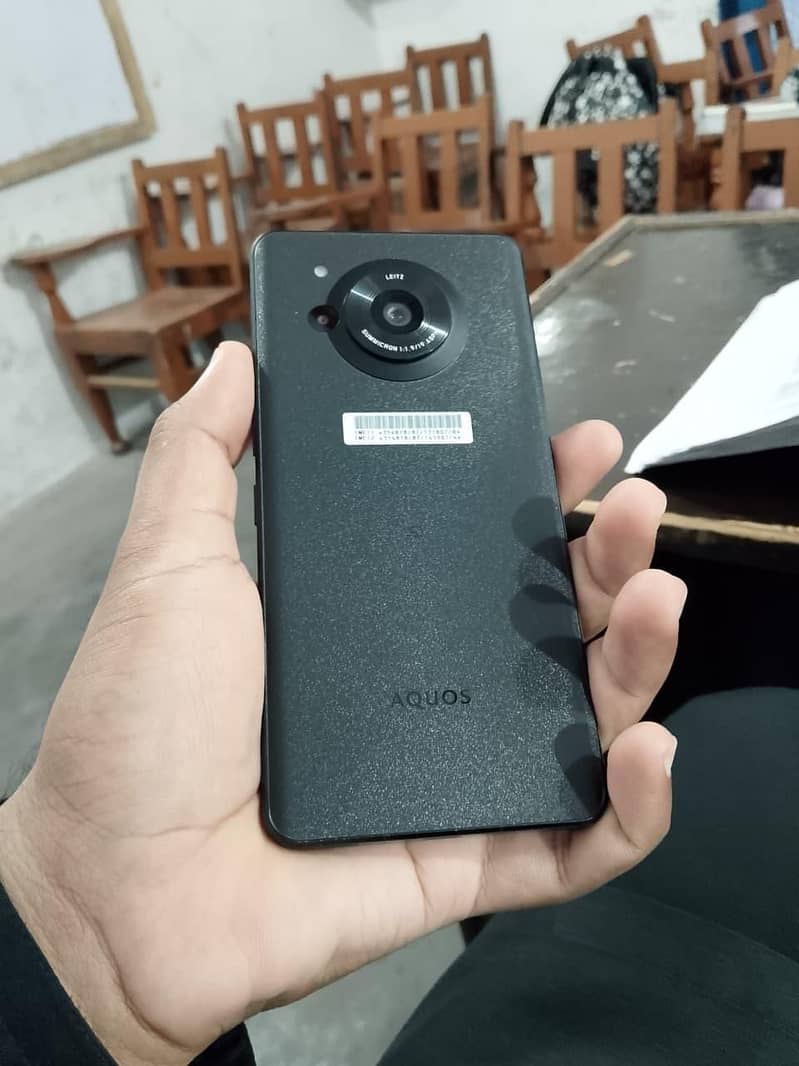 Sharp Aquos R7 0