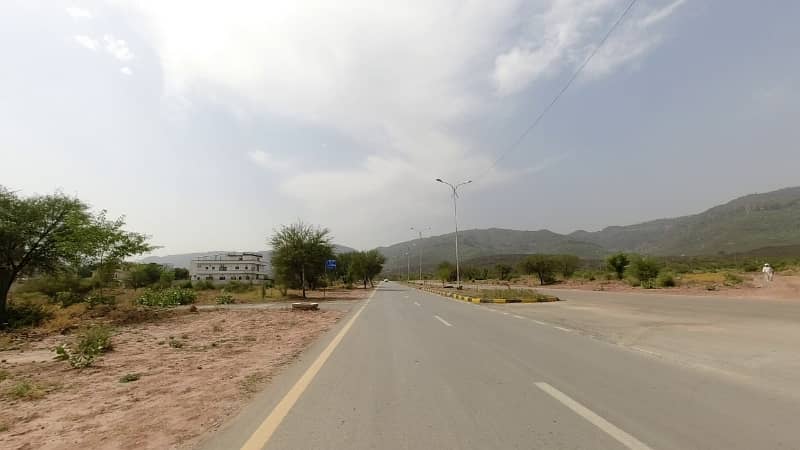 CLOSED END STREET 600 SQUARE YARD PLOT 2