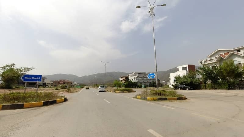 CLOSED END STREET 600 SQUARE YARD PLOT 3