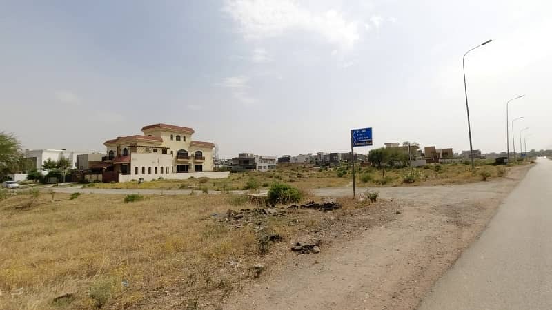 CLOSED END STREET 600 SQUARE YARD PLOT 4