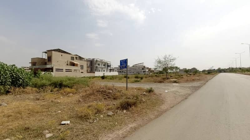 CLOSED END STREET 600 SQUARE YARD PLOT 6