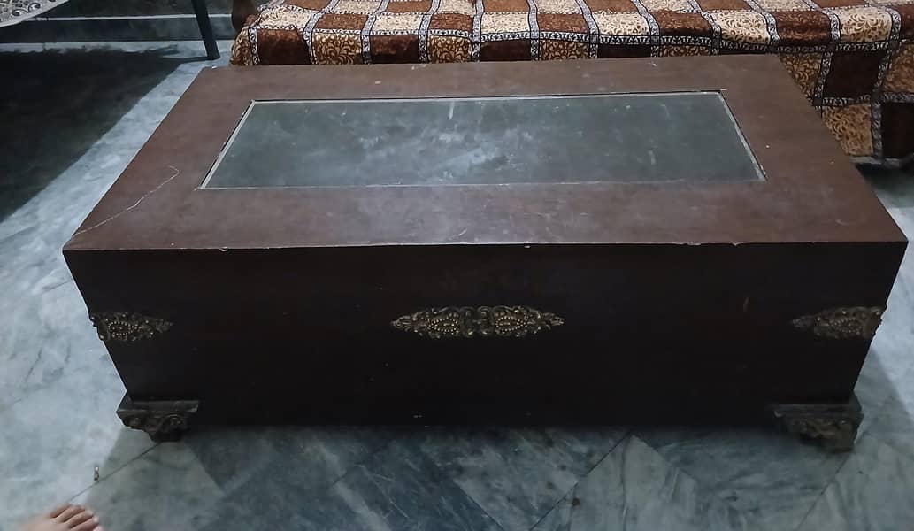 Sofa set or table good condition 7