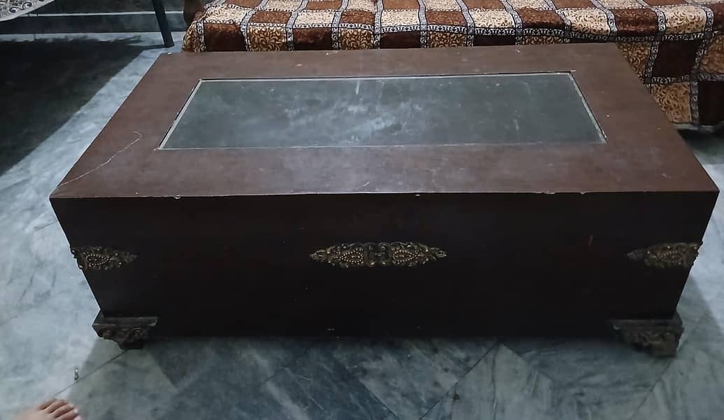Sofa set or table good condition 8