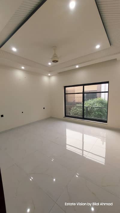 0321 86 10 688 Beautiful like a brand new 6 Marla house with 4bedrooms
