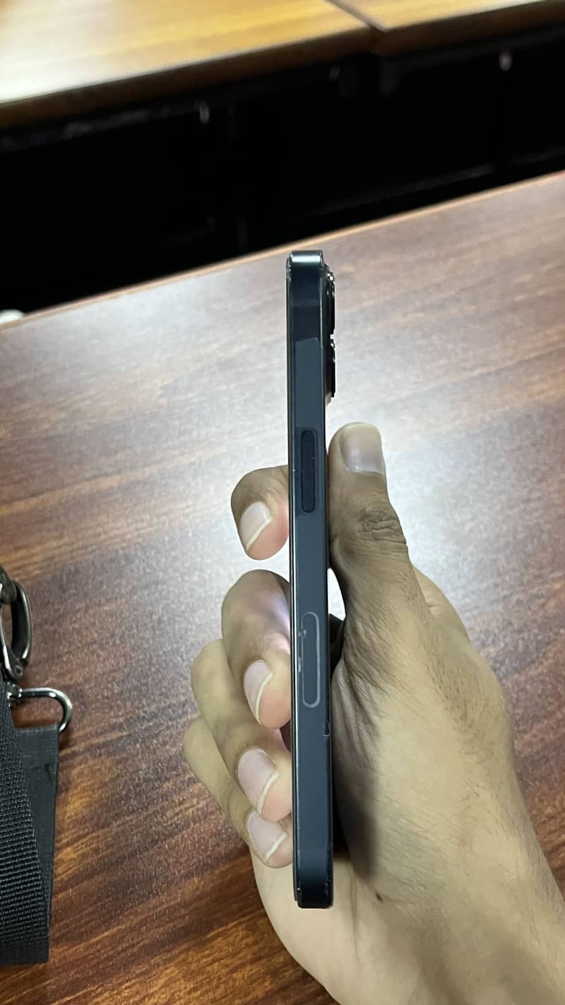 Apple iPhone 13 3