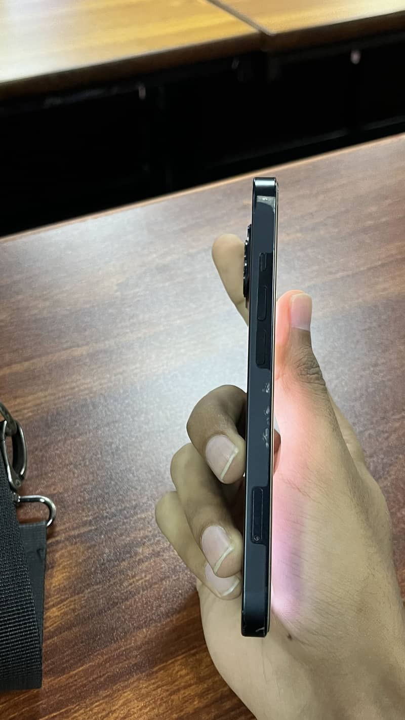 Apple iPhone 13 5