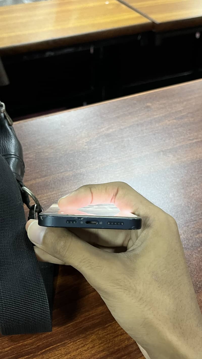 Apple iPhone 13 7