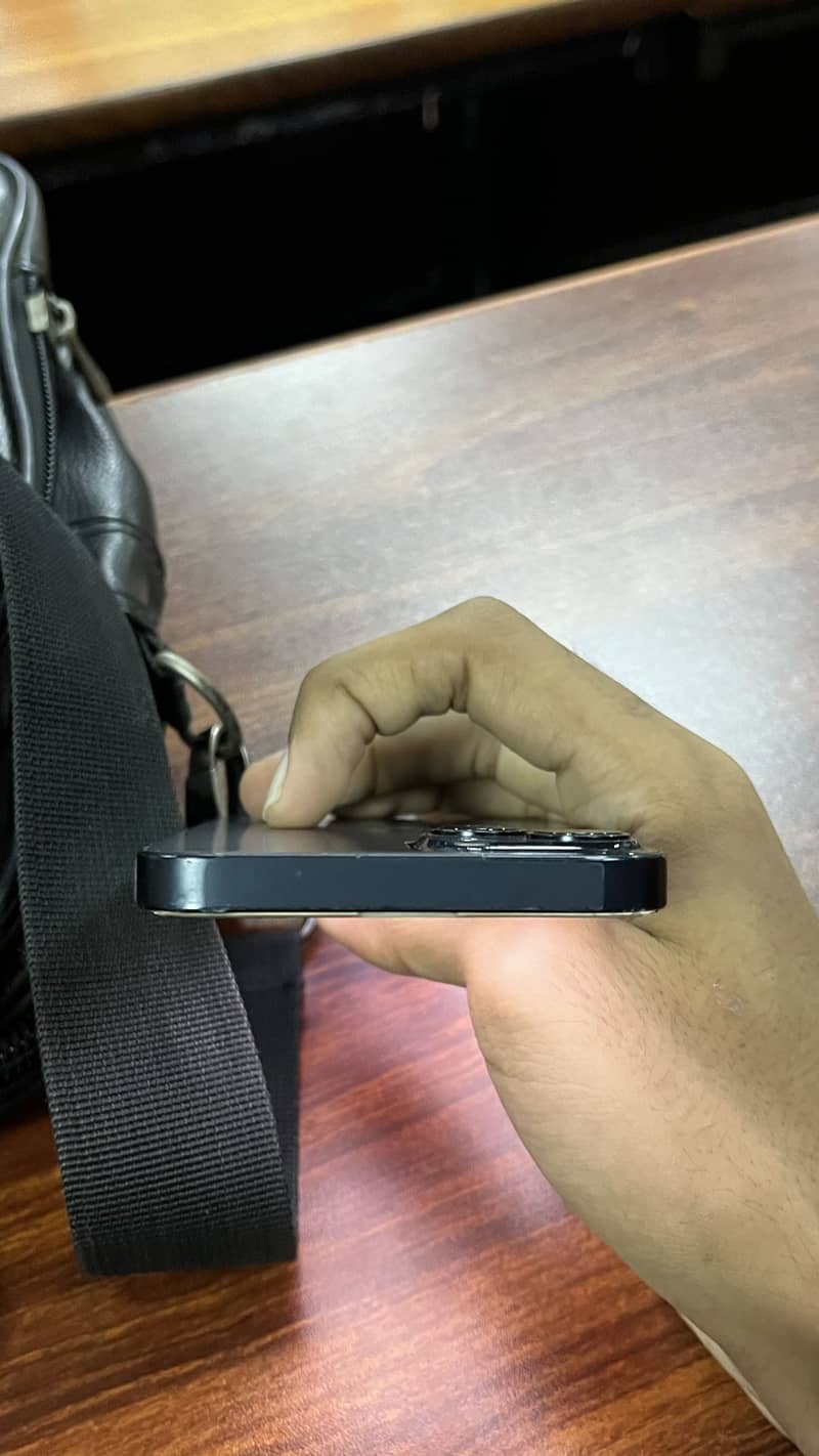 Apple iPhone 13 8