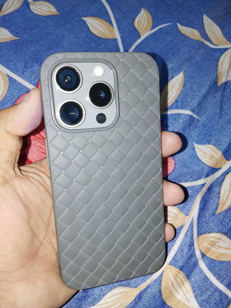 Apple iPhone 15 Pro 3