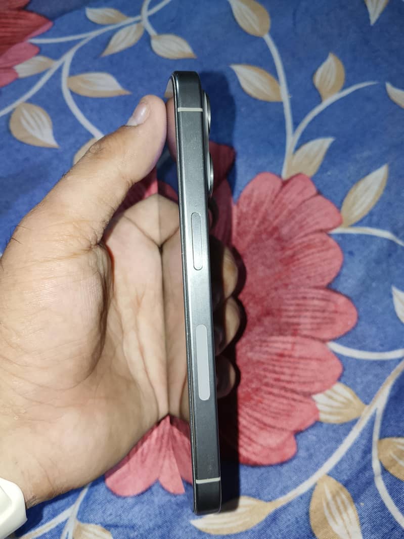 Apple iPhone 15 Pro 4