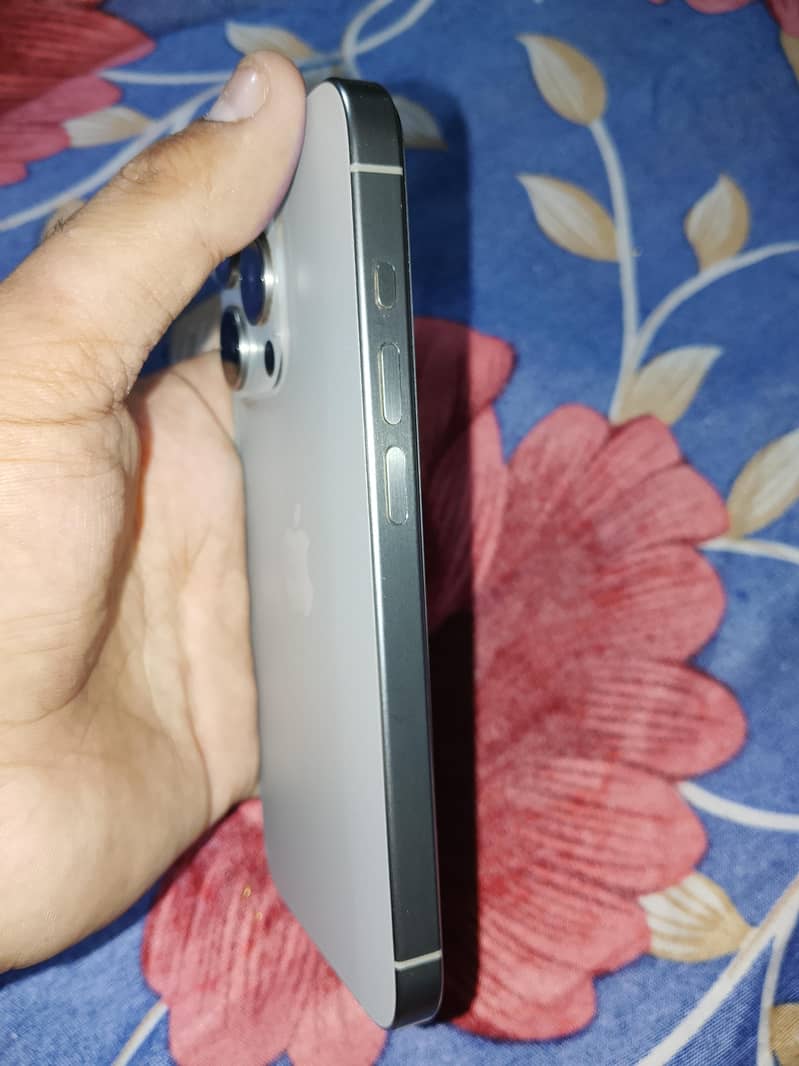 Apple iPhone 15 Pro 5