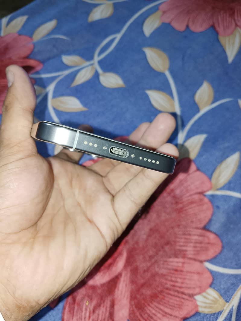 Apple iPhone 15 Pro 6