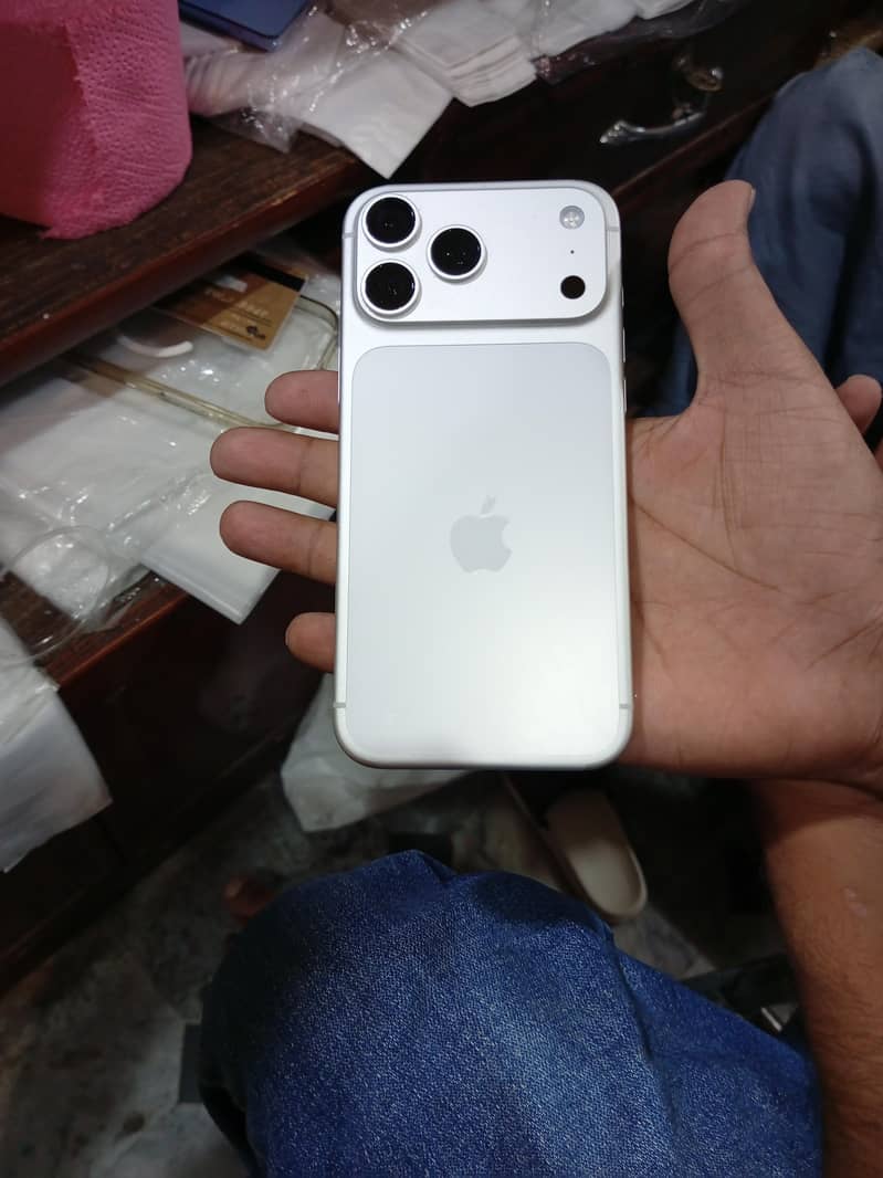 Apple iPhone 17 Pro Max 0