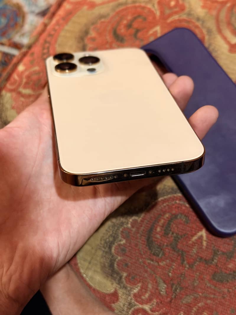 Apple iPhone 14 Pro Max 0