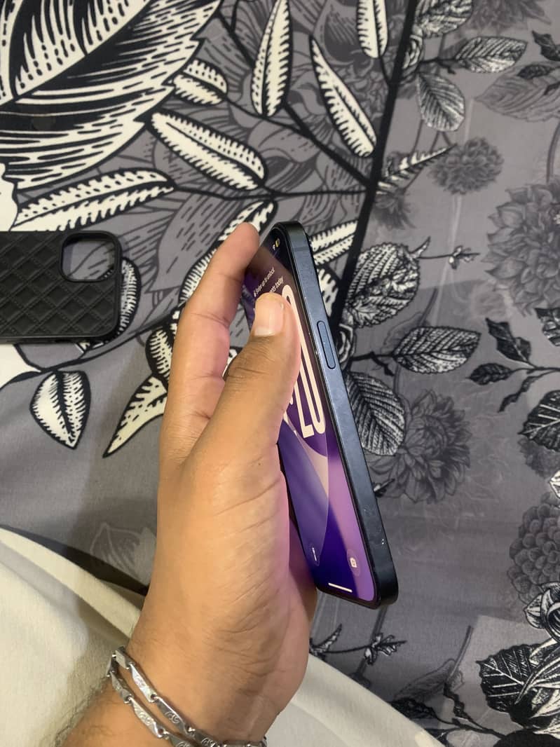 Apple iPhone 14 7