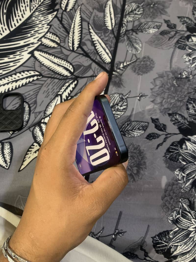 Apple iPhone 14 9