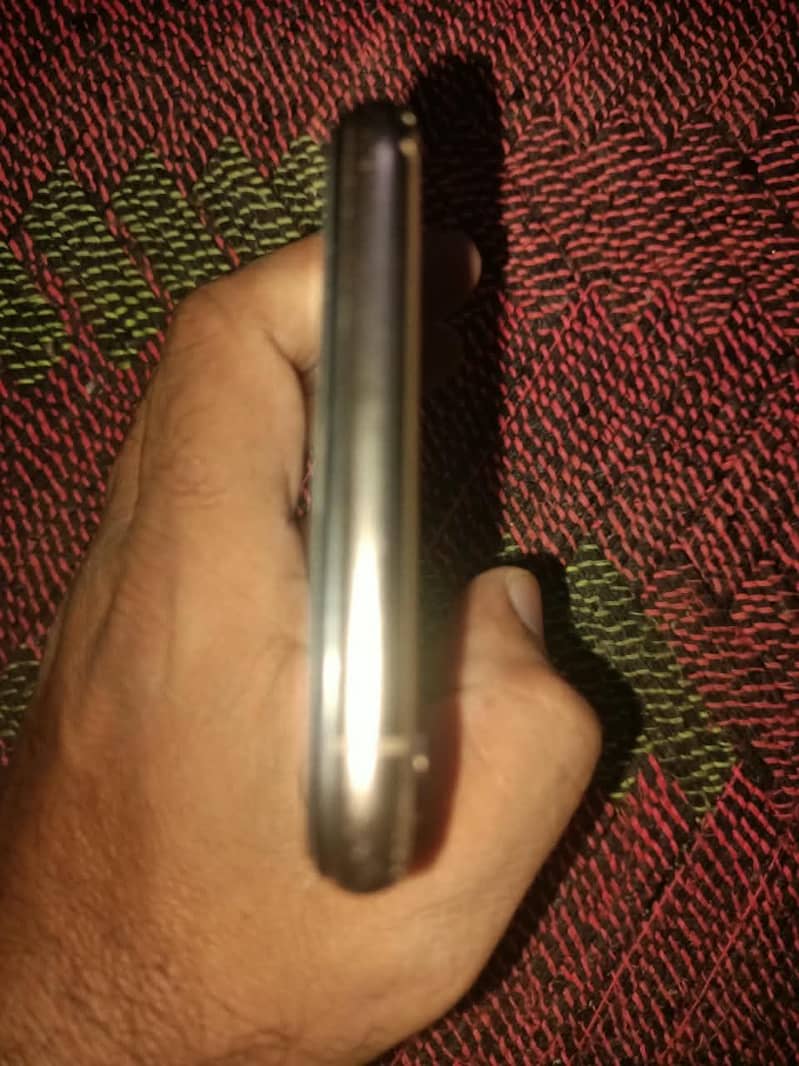 Apple iPhone XS Max 4