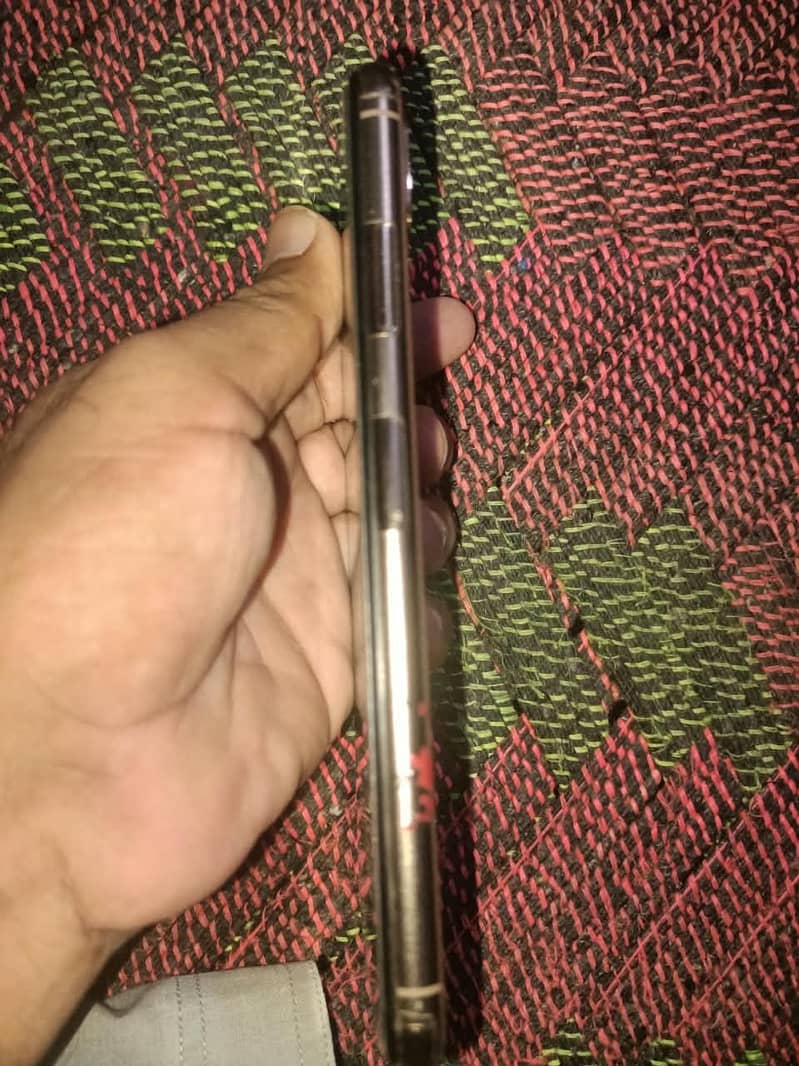Apple iPhone XS Max 5