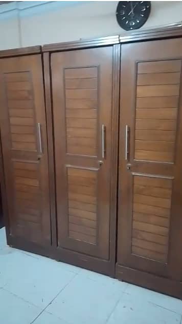 3-door wardrobe 0