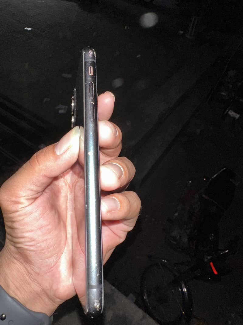 Apple iPhone 11 3