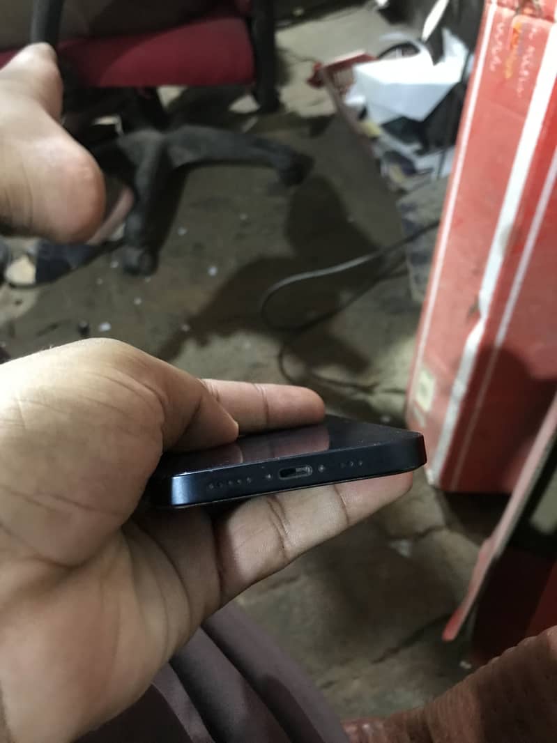 Apple iPhone 13 2