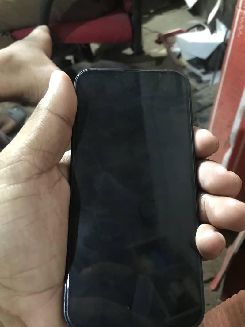 Apple iPhone 13 4